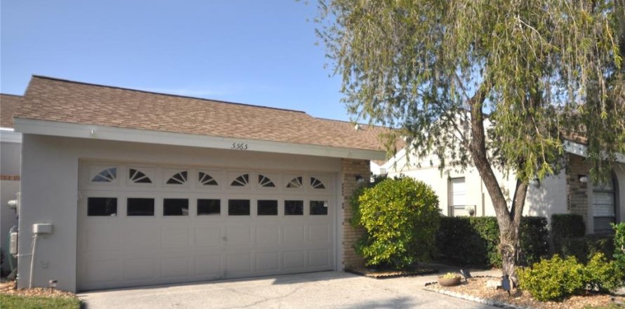 House in Palm Harbor, Florida 2 bedrooms, 134.24 sq.m. № 1548541