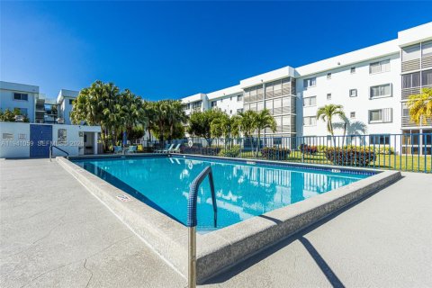 Condo in Lake Worth, Florida, 3 bedrooms  № 1997900 - photo 17