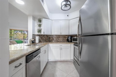 Condo in Plantation, Florida, 2 bedrooms  № 1999136 - photo 4