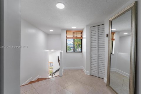 Condo in Plantation, Florida, 2 bedrooms  № 1999136 - photo 18