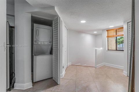 Condo in Plantation, Florida, 2 bedrooms  № 1999136 - photo 21