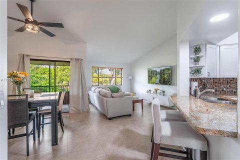 Condo in Plantation, Florida, 2 bedrooms № 1999136