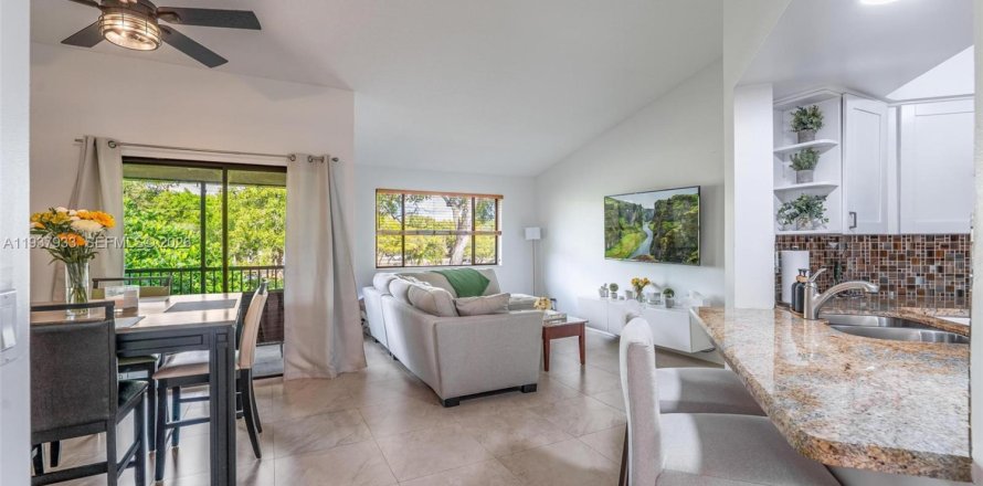 Condo in Plantation, Florida, 2 bedrooms  № 1999136