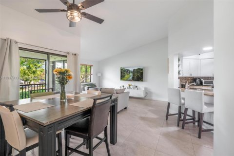 Condo in Plantation, Florida, 2 bedrooms  № 1999136 - photo 3