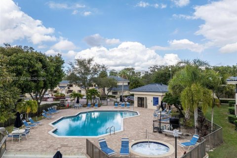 Condo in Plantation, Florida, 2 bedrooms  № 1999136 - photo 26