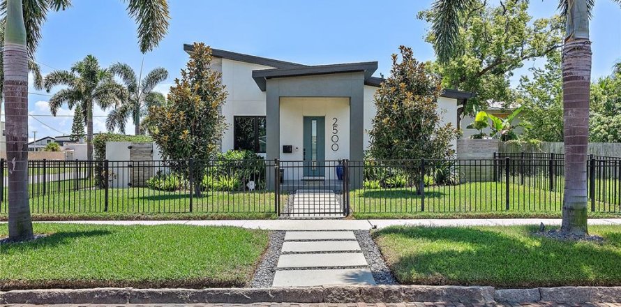 Casa en Saint Petersburg, Florida 4 dormitorios, 226.87 m2 № 1854185