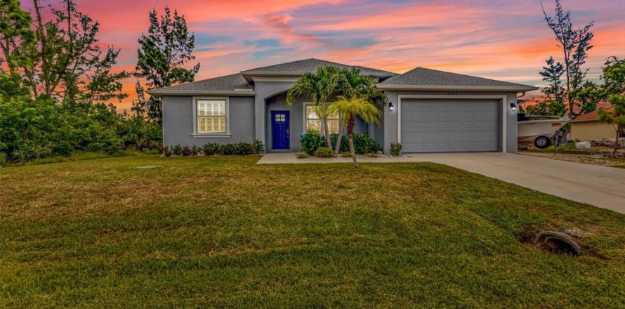 House in Port Charlotte, Florida 3 bedrooms, 152.36 sq.m. № 1877223