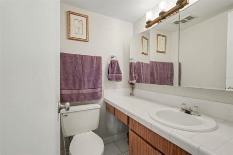 Condo in Tampa, Florida, 2 bedrooms  № 2115297 - photo 19
