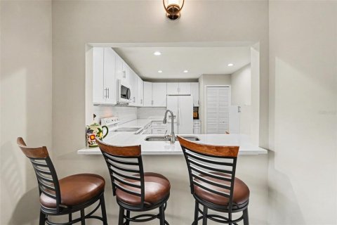 Condo in Tampa, Florida, 2 bedrooms  № 2115297 - photo 13