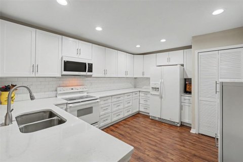Condo in Tampa, Florida, 2 bedrooms  № 2115297 - photo 2