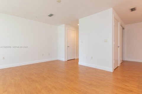 Купить кондоминиум в Майами, Флорида 1 спальня, 96.62м2, № 2089061 - фото 15