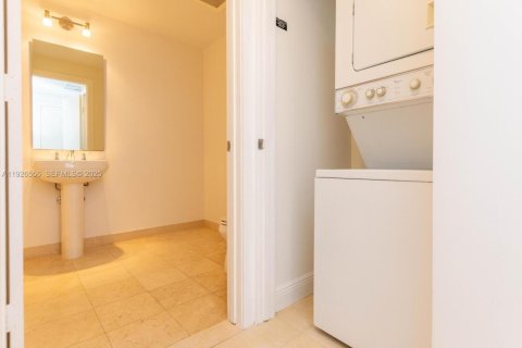 Купить кондоминиум в Майами, Флорида 1 спальня, 96.62м2, № 2089061 - фото 9