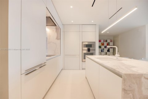 Condo in Miami, Florida, 2 bedrooms  № 1956834 - photo 9