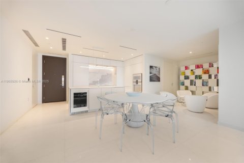Condo in Miami, Florida, 2 bedrooms  № 1956834 - photo 7