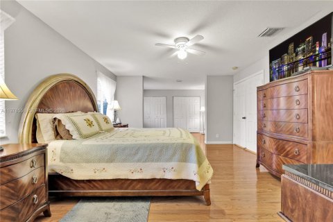 House in Weston, Florida 7 bedrooms, 305.93 sq.m. № 2068821 - photo 18