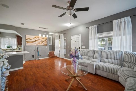 Villa ou maison à vendre à Tampa, Floride: 5 chambres, 150.87 m2 № 1733417 - photo 11