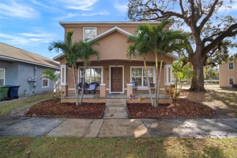 Villa ou maison à vendre à Tampa, Floride: 5 chambres, 150.87 m2 № 1733417 - photo 1