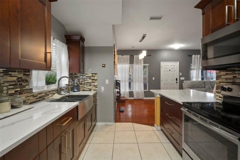 Villa ou maison à vendre à Tampa, Floride: 5 chambres, 150.87 m2 № 1733417 - photo 8