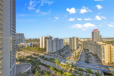 Condo in Hallandale Beach, Florida, 1 bedroom  № 2053069 - photo 19