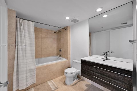 Condo in Hallandale Beach, Florida, 1 bedroom  № 2053069 - photo 18