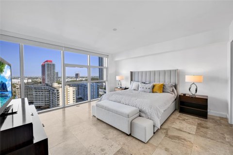 Condo in Hallandale Beach, Florida, 1 bedroom  № 2053069 - photo 17