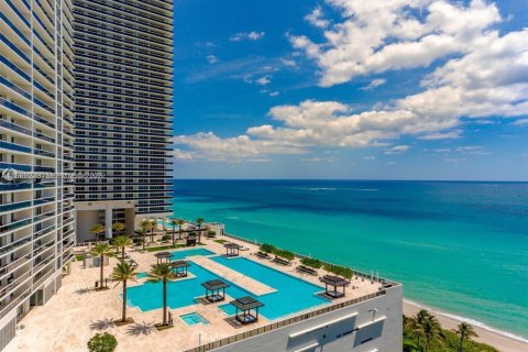 Condo in Hallandale Beach, Florida, 1 bedroom  № 2053069 - photo 23