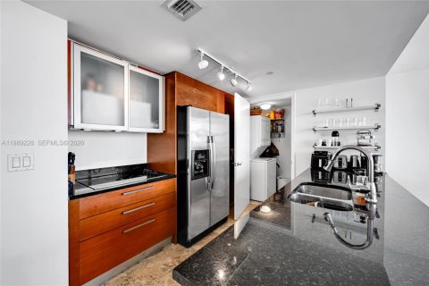 Condo in Hallandale Beach, Florida, 1 bedroom  № 2053069 - photo 14