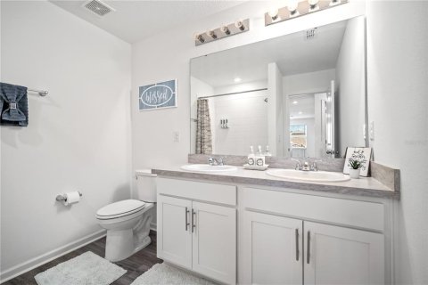 House in Auburndale, Florida 4 bedrooms, 239.97 sq.m. № 2151083 - photo 23
