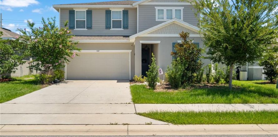 House in Auburndale, Florida 4 bedrooms, 239.97 sq.m. № 2151083