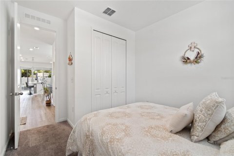 House in Auburndale, Florida 4 bedrooms, 239.97 sq.m. № 2151083 - photo 5