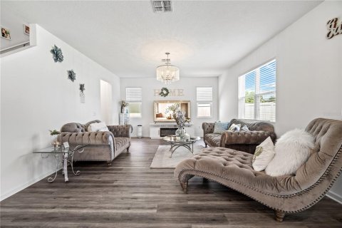 House in Auburndale, Florida 4 bedrooms, 239.97 sq.m. № 2151083 - photo 14