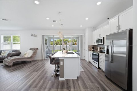 House in Auburndale, Florida 4 bedrooms, 239.97 sq.m. № 2151083 - photo 10