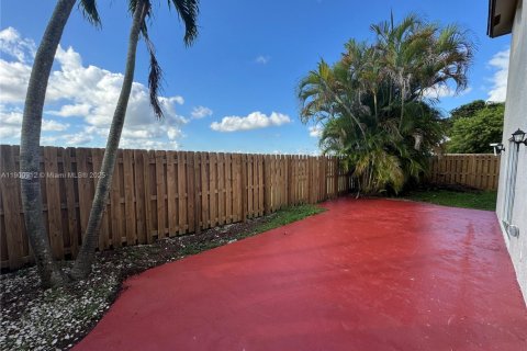 House in Miami, Florida 4 bedrooms, 190.64 sq.m. № 1953364 - photo 29