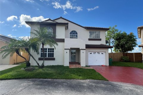 House in Miami, Florida 4 bedrooms, 190.64 sq.m. № 1953364 - photo 1