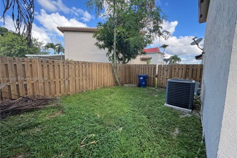 House in Miami, Florida 4 bedrooms, 190.64 sq.m. № 1953364 - photo 30