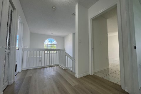 House in Miami, Florida 4 bedrooms, 190.64 sq.m. № 1953364 - photo 15