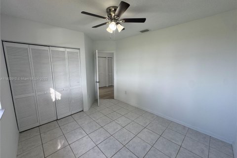 House in Miami, Florida 4 bedrooms, 190.64 sq.m. № 1953364 - photo 22