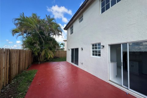 House in Miami, Florida 4 bedrooms, 190.64 sq.m. № 1953364 - photo 28