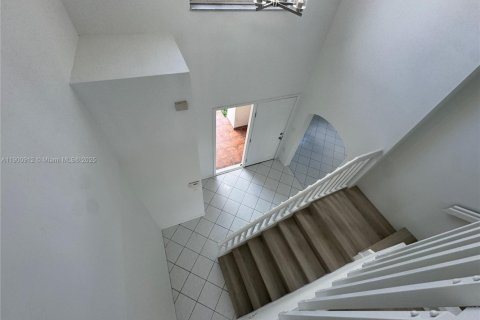 House in Miami, Florida 4 bedrooms, 190.64 sq.m. № 1953364 - photo 3