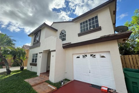 House in Miami, Florida 4 bedrooms, 190.64 sq.m. № 1953364 - photo 2