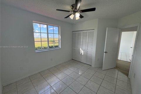 House in Miami, Florida 4 bedrooms, 190.64 sq.m. № 1953364 - photo 21