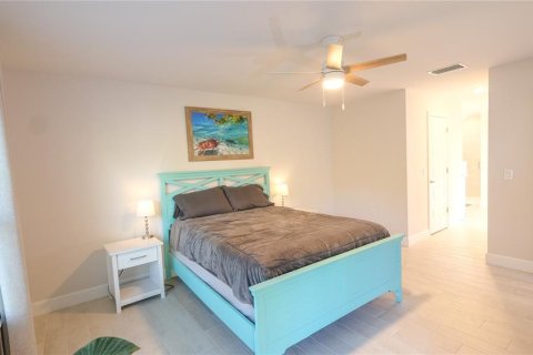 House in North Port, Florida 4 bedrooms, 210.42 sq.m. № 1609538 - photo 17