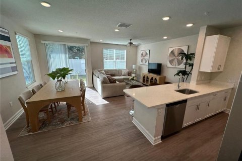 Townhouse in Tavares, Florida 3 bedrooms, 198.72 sq.m. № 2210977 - photo 8
