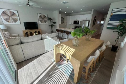 Townhouse in Tavares, Florida 3 bedrooms, 198.72 sq.m. № 2210977 - photo 10