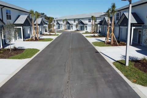 Townhouse in Tavares, Florida 3 bedrooms, 198.72 sq.m. № 2210977 - photo 5
