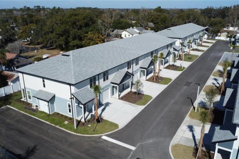 Townhouse in Tavares, Florida 3 bedrooms, 198.72 sq.m. № 2210977 - photo 3