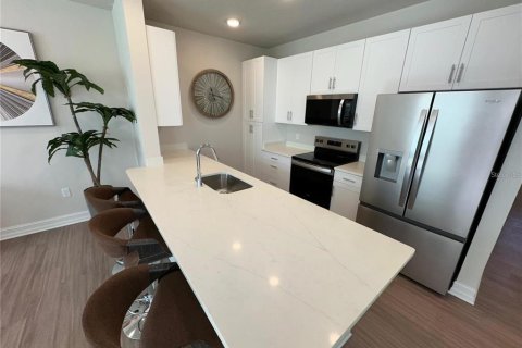 Townhouse in Tavares, Florida 3 bedrooms, 198.72 sq.m. № 2210977 - photo 11