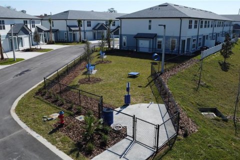 Townhouse in Tavares, Florida 3 bedrooms, 198.72 sq.m. № 2210977 - photo 6