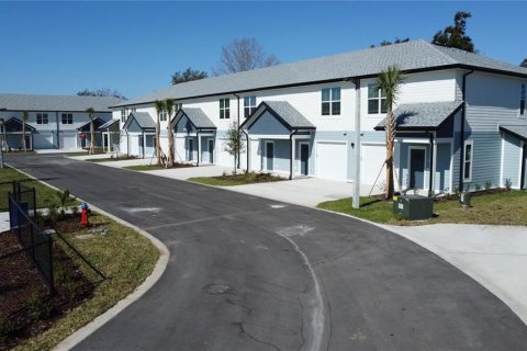Townhouse in Tavares, Florida 3 bedrooms, 198.72 sq.m. № 2210977 - photo 2