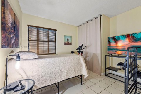 Touwnhouse à vendre à Miami, Floride: 2 chambres, 136.1 m2 № 2015648 - photo 25